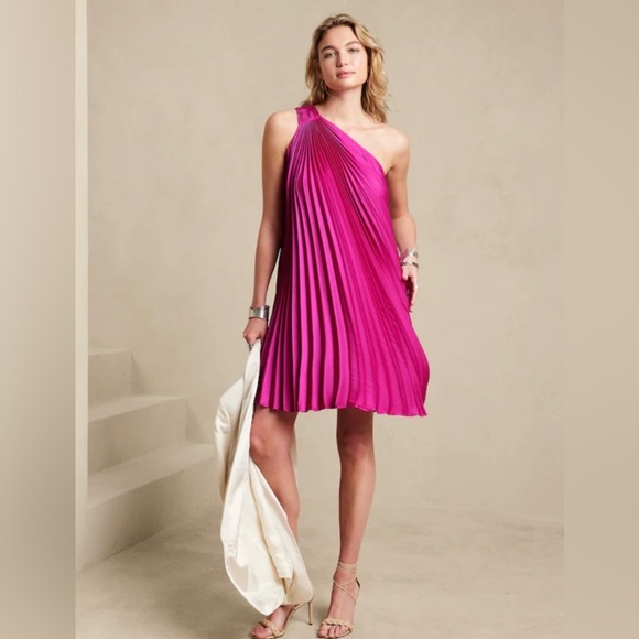 Banana Republic Factory Dresses & Skirts - NWT - Banana Republic Fuschia pink/ purple planet one shoulder mini dress